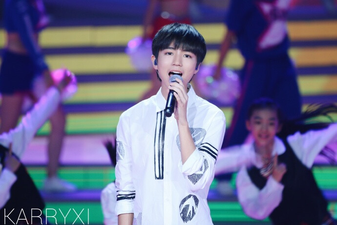 #王俊凯#你的眼神充满美丽带走我的心跳 你的温柔如此靠近带走我的心跳K树读@TFBOYS-王俊凯