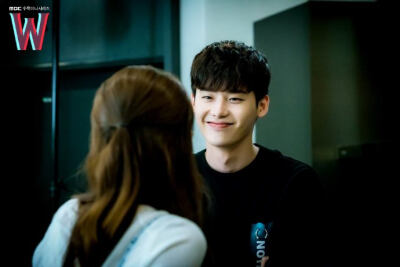 w ins更新
原文:7-8회 비하인드 컷 나갑니다~ ‪#‎W‬#더블유#MBC#이종석#한효주#오빠같기도하고동생같기도하고
翻譯:7-8集behindcut出来咯~ #W#double u#MBC#李钟硕#韩孝周#又像欧巴又像弟弟 cr