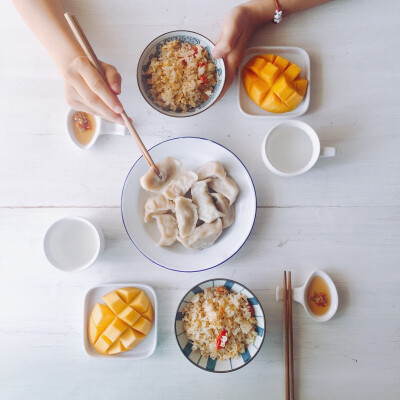 morning～今天是中式早餐蛋炒饭/干捞饺子/mango/蜂蜜水～又得吃撑