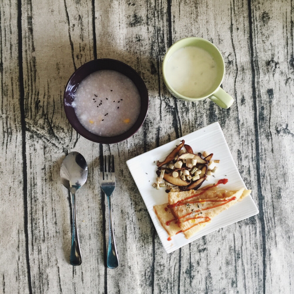 小炒菜+紫薯山药粥+玉米饼+葡萄酸奶