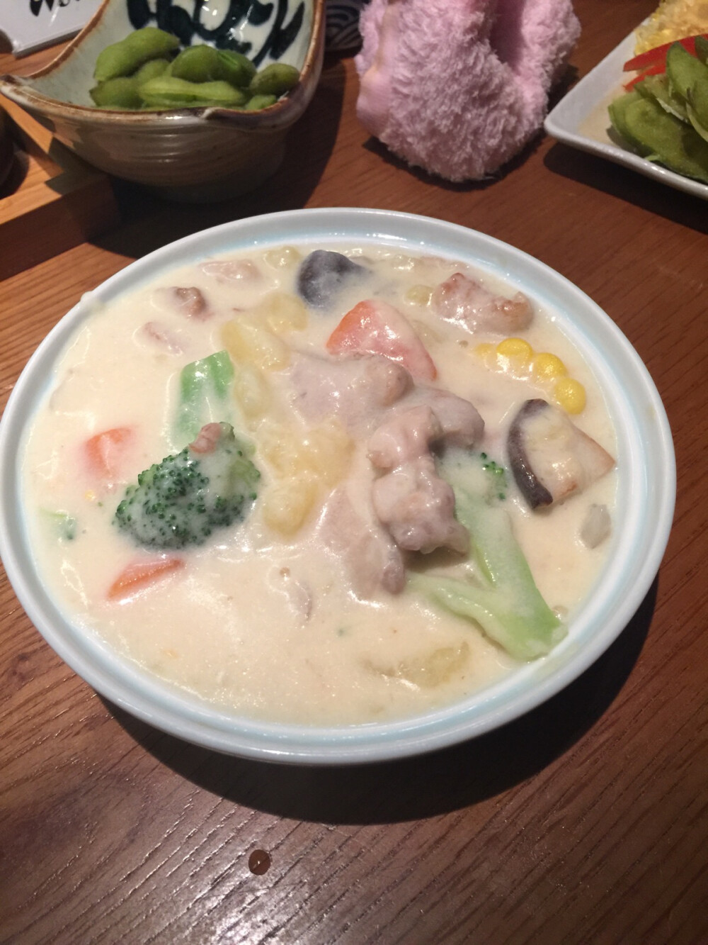 牛奶炖菜，奶香浓郁，像深夜食堂里的温暖感觉