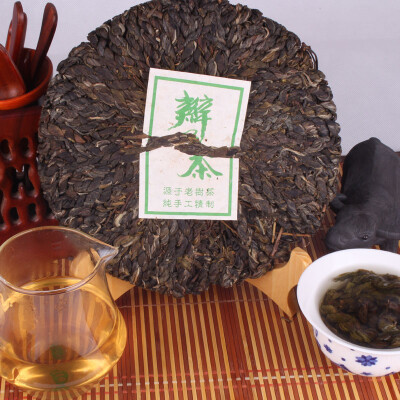 特价包邮云南普洱茶七子饼生茶易武古树纯手工辫子饼茶400克普洱