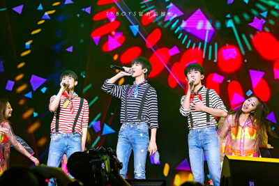 TFBOYS
广州三周年