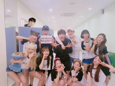 OH MY GIRL 오마이걸 我的女孩 미미 Mimi 김미현 金美贤、 Ji Ho 김지호 金祉呼 、 현승희 Seung Hee 玄胜熙 、최효정 崔孝定 Hyo Jung、진이 JinE 申惠真 신혜진 、Binnie 비니 배유빈 裴有彬、아린 ARin 최예원 崔…