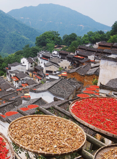 簧岭，在山顶上的村子。还是值得一去的。门票稍微贵了点。