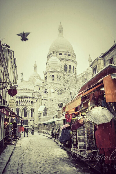 【法国--蒙马特】Montmartre,Paris, France（by Guy Langrola ）。法国巴黎北部的蒙马特高地相对于巴黎其它各区而言地势实在是高，塞纳河无法逆其而上。蒙马特高地归属于巴黎市只有短短的一百多年时间，可以说是巴黎…