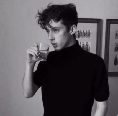 troye sivan 戳爷ins