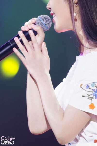 #韩国歌手演员# 国民妹妹 IU 李知恩 iu高清照片
