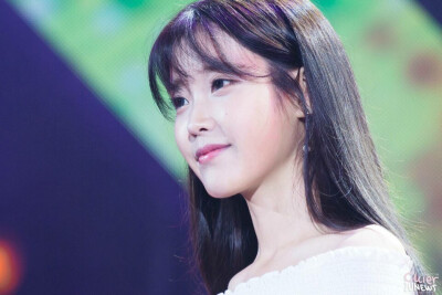 #韩国歌手演员# 国民妹妹 IU 李知恩 iu高清照片
