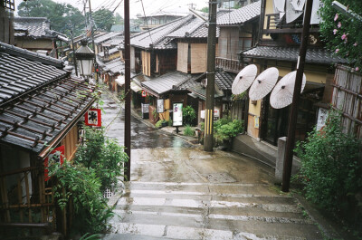 建筑 和风 雨后的街景