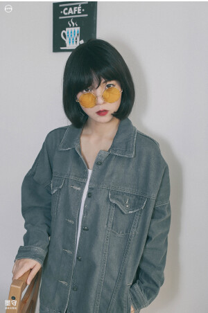 有色 · 长乐 —— 我脆弱  害怕被人伤害 / 我敏感  害怕被人欺骗 / 可和你一样 / 还是学不会保护自己 /因为总会遇到还不算太坏的人