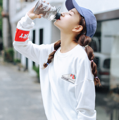 GIRL 韩国字母印花草莓蛋糕印花圆领长袖套头卫衣女