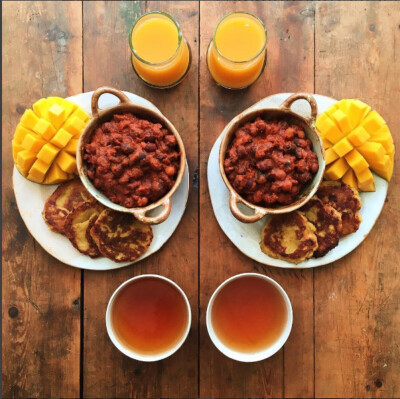 Bambara with tatale, a spicy bean stew and plantain fritters from Ghana
图片来自symmetrybreakfast 
