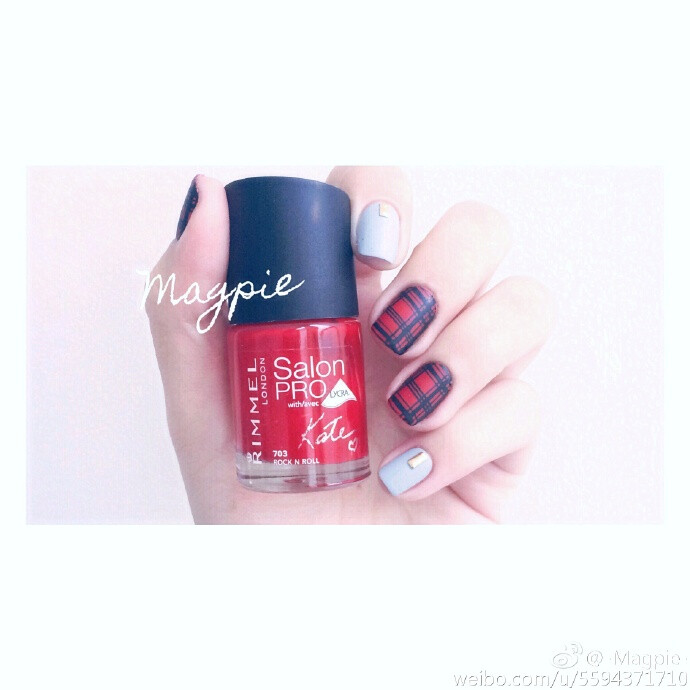 #Magnails##NOTD# 这两天你们一直说好看的指甲～红色底色-RIMMEL-ROCK N ROLL灰色-australis国内买不到黑色印油- 乔安 夜黑@小乔不语 磨砂顶油-REVLON...展开全文c