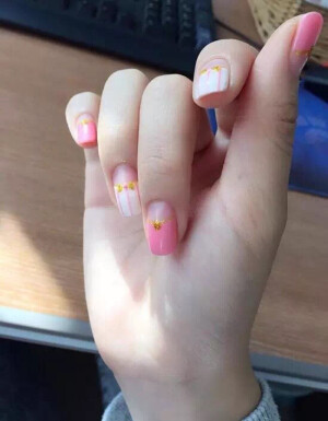 美甲 法式 粉色 白色 线条