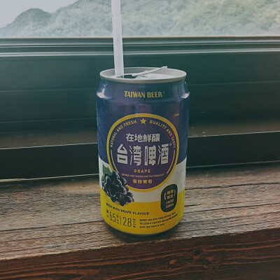 用吸管喝啤酒是不是有点怂哈哈哈