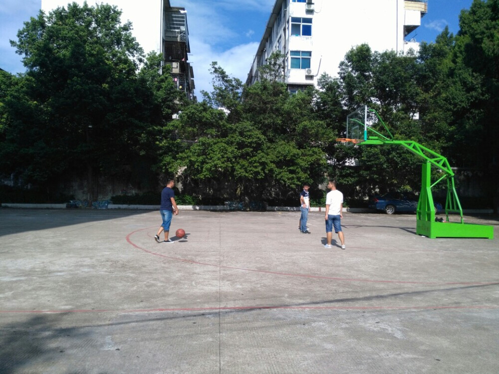 夏日，球场，少年