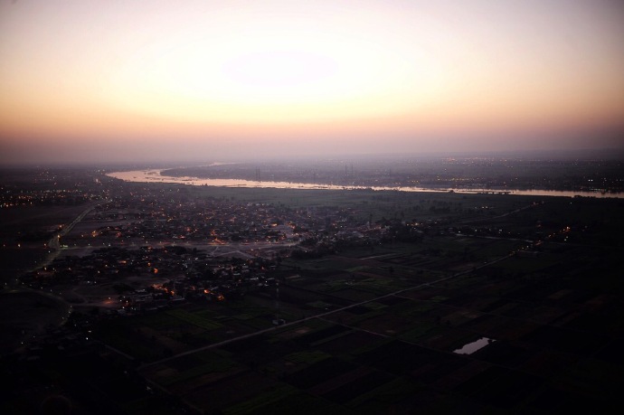 尼罗河上的日升日落。