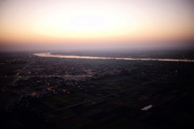 尼罗河上的日升日落。