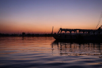尼罗河上的日升日落。