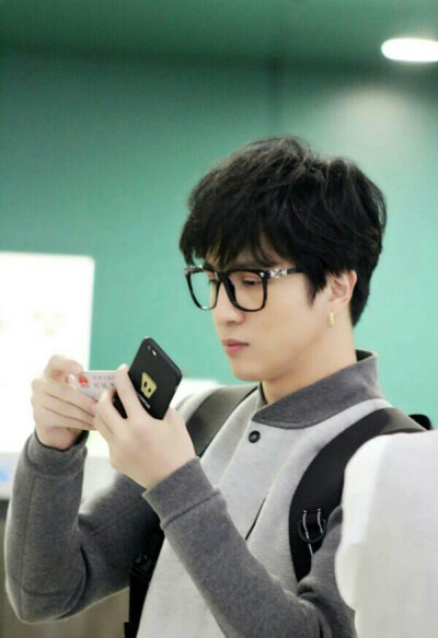 薛之谦 帅照 认真 男神 壁纸