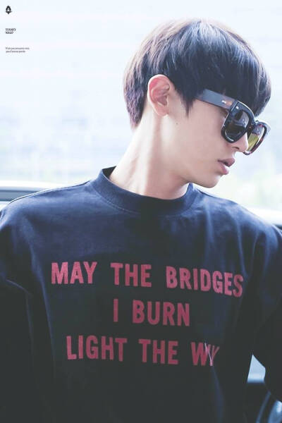 exo朴灿烈高清壁纸
exo 明星 朴灿烈 灿烈一笑很倾城。 天哪 侧颜好帅啊，去，流口水了