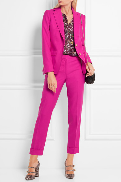 J.Crew 这款 “Patio” 直筒裤可提升任何职业造型的吸睛指数，无论搭配印花女衫或 T 恤都能轻松成为瞩目焦点。它选用羊毛斜纹布精裁而成，呈现出品牌特有的 “Cranberry Punch” 玫粉色调，利落压痕和反卷裤脚则令单…