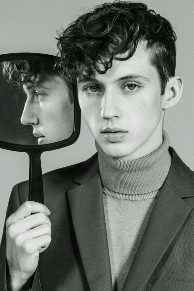 troye sivan
#头像#壁纸#存图舔颜
戳戳美颜盛世
by儿童有何吩咐