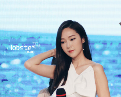 郑秀妍 Jessica 160809 那件疯狂的小事叫爱情发布会 cr.logo