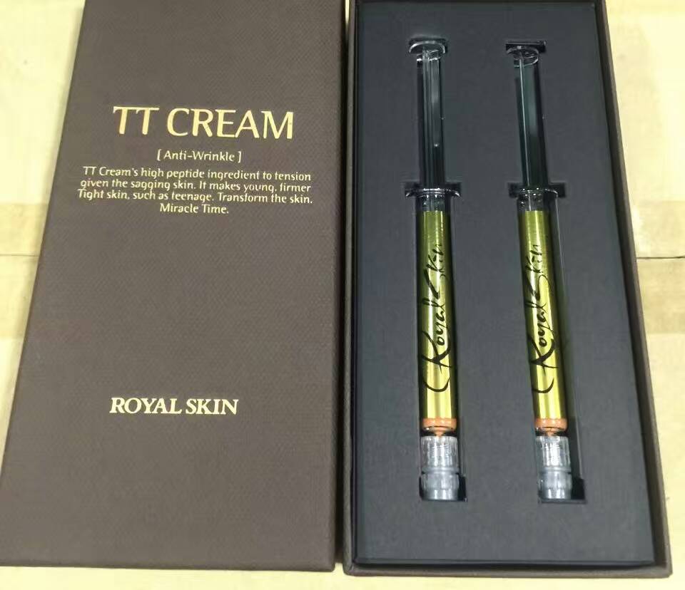 新品，韩国ROYAL SKIN TT霜，这个牌子就是之前的微针眼贴的牌子，绝无添加对皮肤无害的高端眼霜，含有95%的玻尿酸成分。它不像一般的眼霜只停留在皮肤表面，它的分子很小，可以往皮肤内深层渗透皮肤填充玻尿酸，可以用在眼部/法令纹/抬头纹等地方，2分钟内紧致饱满你的肌肤