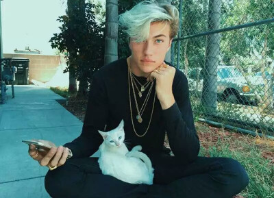 【LUCKY BLUE SMITH】