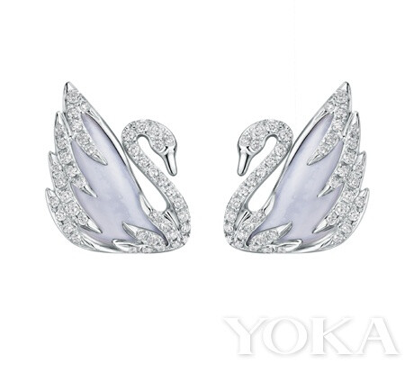 施华洛世奇18K金蓝玉髓钻石耳环 25000元