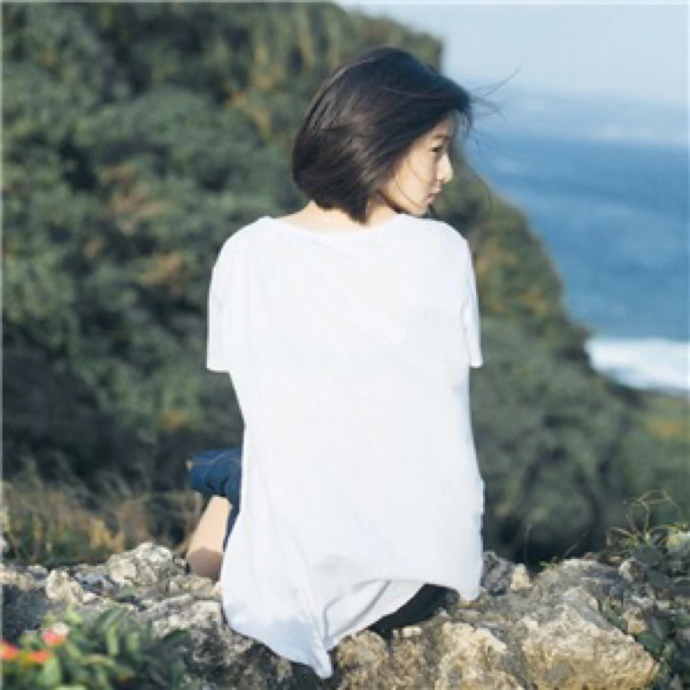 短发女生头像