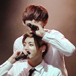 金南俊 、金硕珍、闵玧其 、郑号锡 、朴智旻 、金泰亨 、田正国 、BTS！杂货铺里的金泰亨