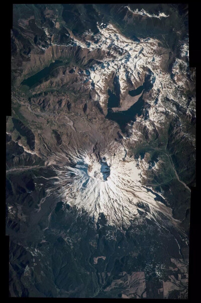 2016年8月17日，圣海伦火山(Mount St. Helens)。