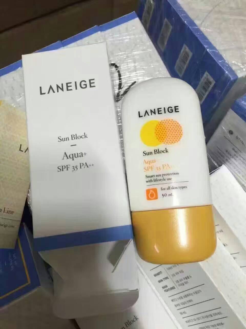 Laneige兰芝水凝水分修护补水防晒霜SPF35PA++50ML，拦截UVA、UVB，并持续补充水分。适合室外活动时使用，适合长时间户外活动或需要长时间防晒者。