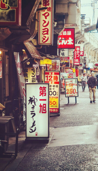 京都的街头，一个人