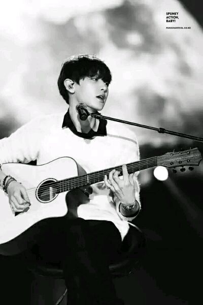 chanyeol Vietnam live guitar