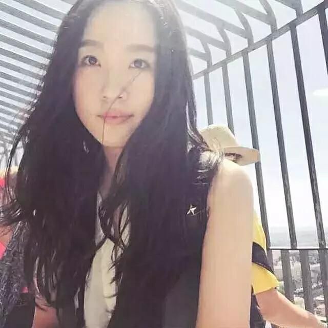 人就是那么奇怪，什么也没有的时候也能过的下去，可当有了一，二，三，就会想要四，五，六，等有了四，五，六，又觉得七，八，九也不能少，最后人人都想要十全十美。
《你是我的独家记忆》