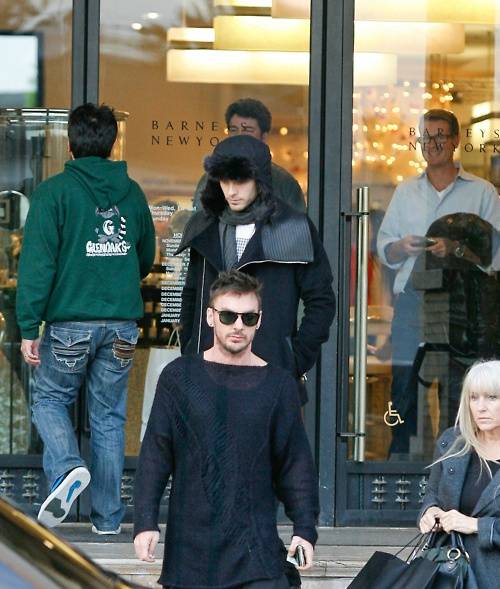 和哥哥一起出去 莱托少爷 图源微博侵删