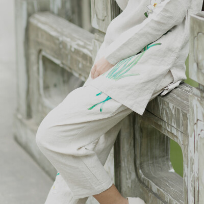 话桑麻何梵思复古国风亚麻原色九分裤女小脚裤夏秋过度款