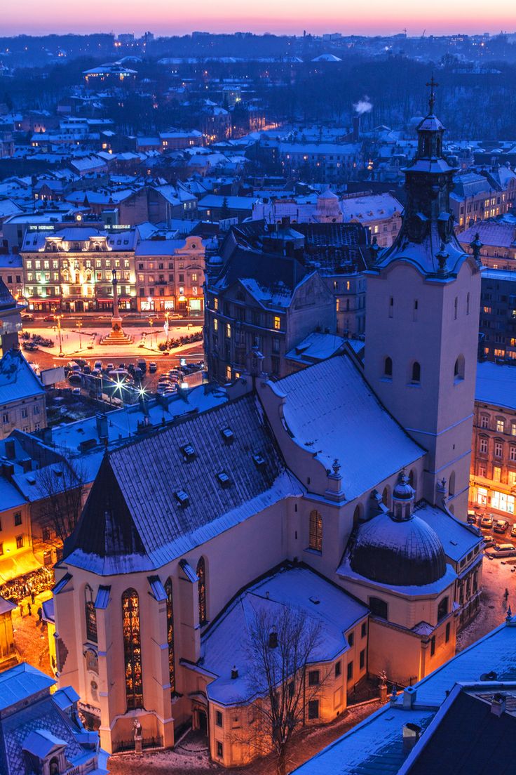 Lviv,Ukraine。乌克兰利沃夫，中文又称伦贝格，是乌克兰西部的主要城市，有狮城之称，利沃夫州首府。该市是乌克兰西部主要的工业与文化教育中心，拥有许多大型工厂、乌克兰最古老的大学和著名的利沃夫歌剧与芭蕾舞剧院。利沃夫的旧城区拥有许多珍贵的建筑，已被列为世界文化遗产。利沃夫是乌克兰民族文化的中心都市。