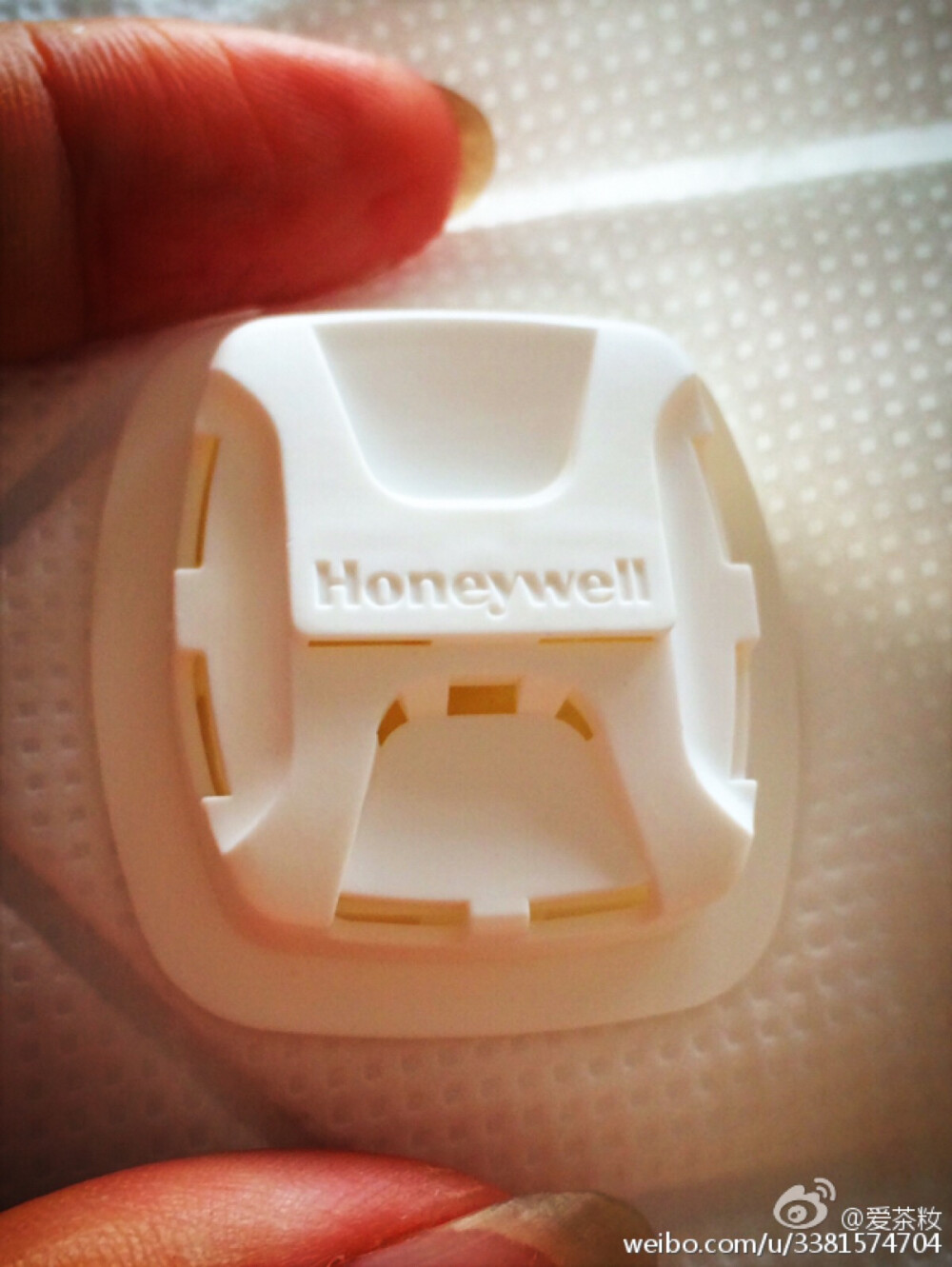 Honeywell——霍尼韦尔
耳带折叠式带阀防颗粒物口罩
截止目前莪们使用过感觉最好的口罩
关于霍尼韦尔莪只想对你说
每一架波音飞机里
有30%产品出自于Honeywell公司
其他的祢们自己百度呗——忒多了！