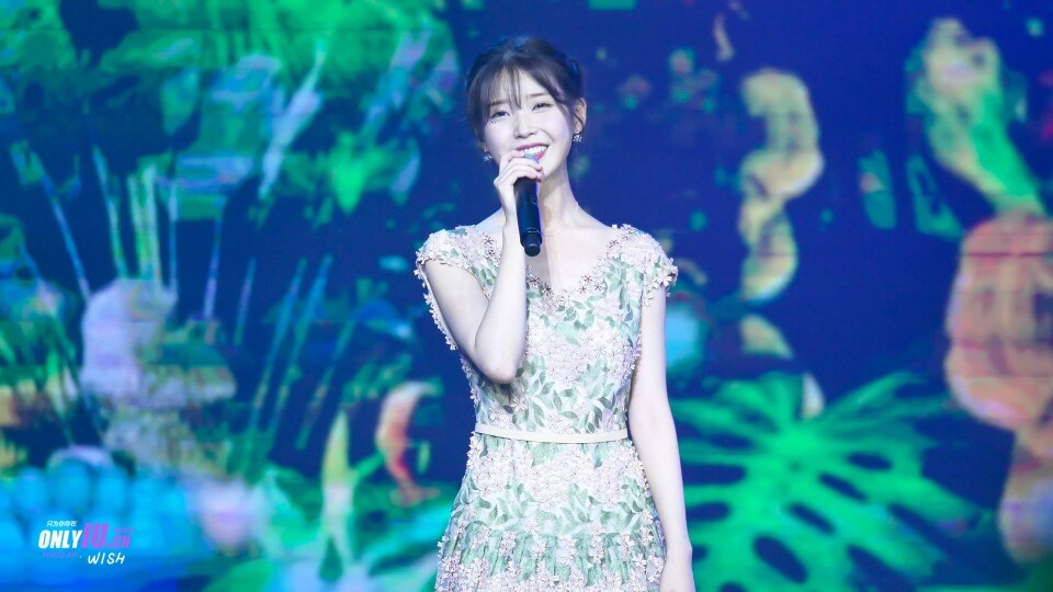 #韩国歌手演员# 国民妹妹 IU 李知恩 iu高清照片
