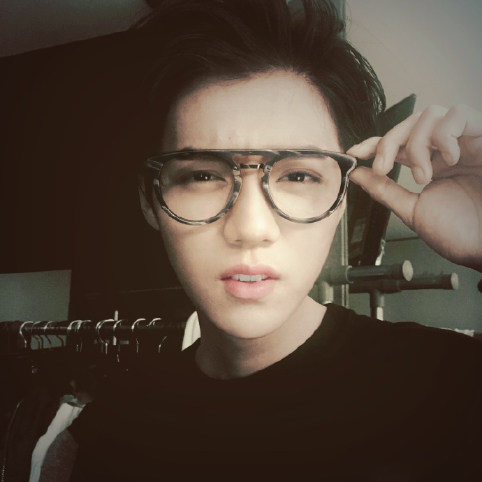 鹿晗鹿哥luhan160902微博更新眼镜鹿调个色