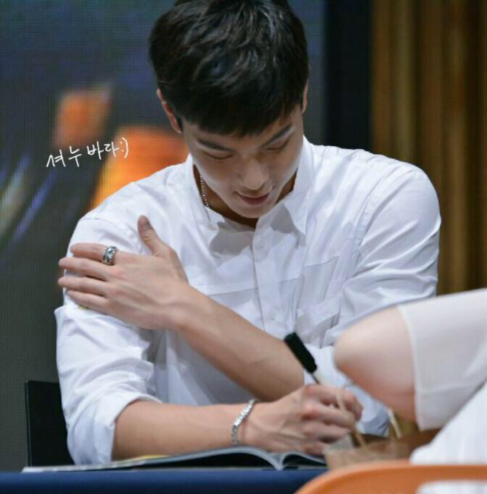 SHOWNU# 150719龙山签售会饭拍