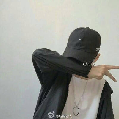 ”男朋友生气了怎么办” ”多半是装的 打一顿就好了” #无水印男头##玩网男头##男生头像##无水印男生头像集#
