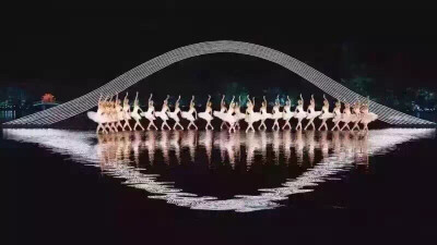西湖之上，月光之下
如梦如幻的山水倒影中
G20峰会文艺演出“最忆是杭州”
震撼盛放
