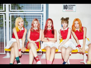 「red velvet」 Red Velvet是韩国SM娱乐有限公司于2014年8月推出的女子演唱组合，起初由裴珠泫（Irene）、姜涩琪（SeulGi）、孙承欢（Wendy）、朴秀荣（Joy）4人组成。 2015年3月11日，Red Velvet的经纪公司宣布增添金艺琳（Yeri）为组合的新成员