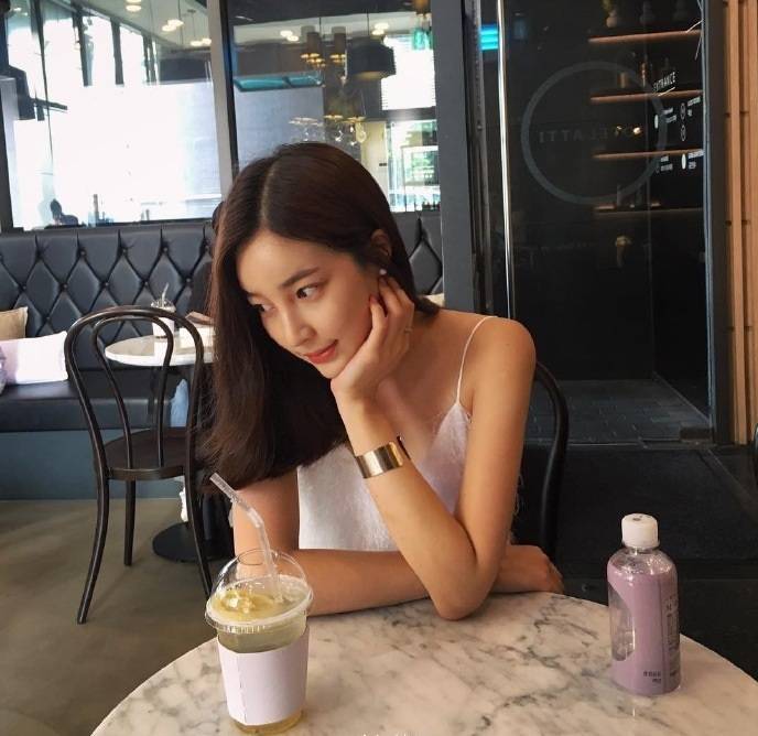 锁骨发及肩发中长发染发头像